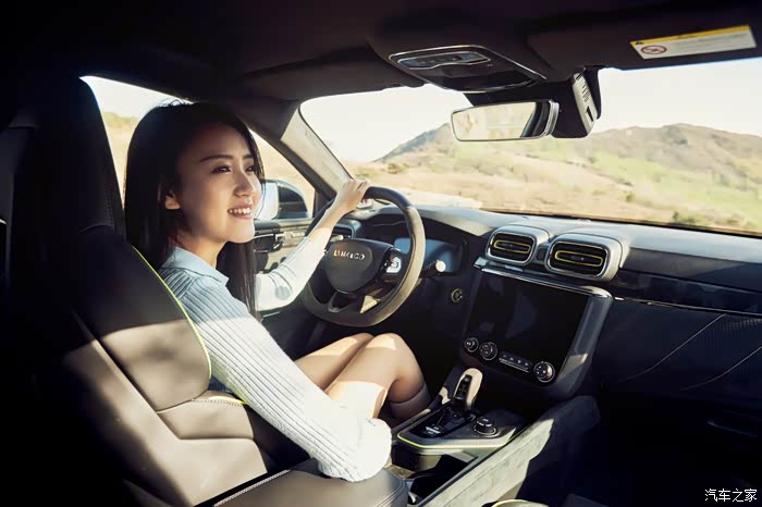 媳妇当车模最美女神当副驾给我最特别的陪伴