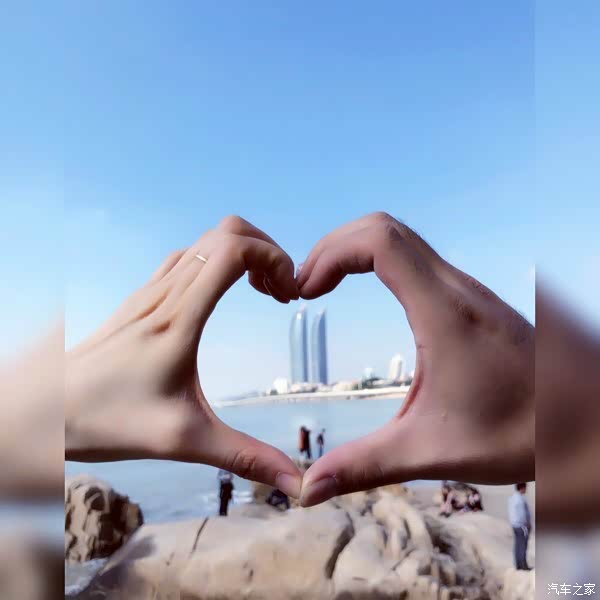 手动比心(毛哥说咋看都像桃子)