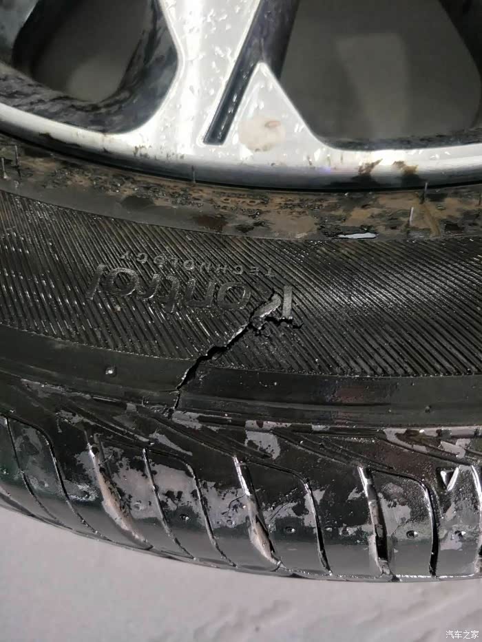【图】kx5纪念版轮胎爆了_起亚kx5论坛_汽车之家论坛