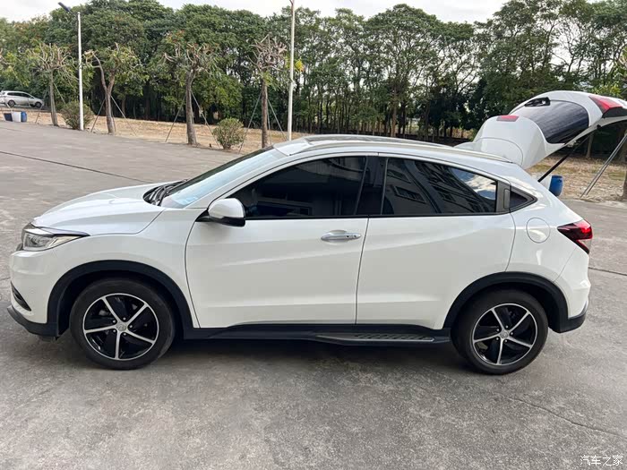 铁铁们21款22年2月上牌15t缤智豪华版29万公