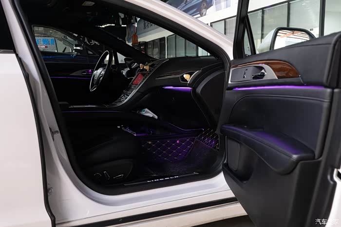 mkz氛围灯改装案例分享让氛围灯带给你全新的驾乘感受