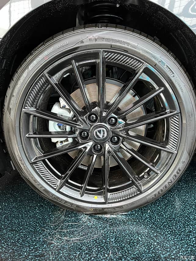 univ19寸轮毂和18寸轮毂