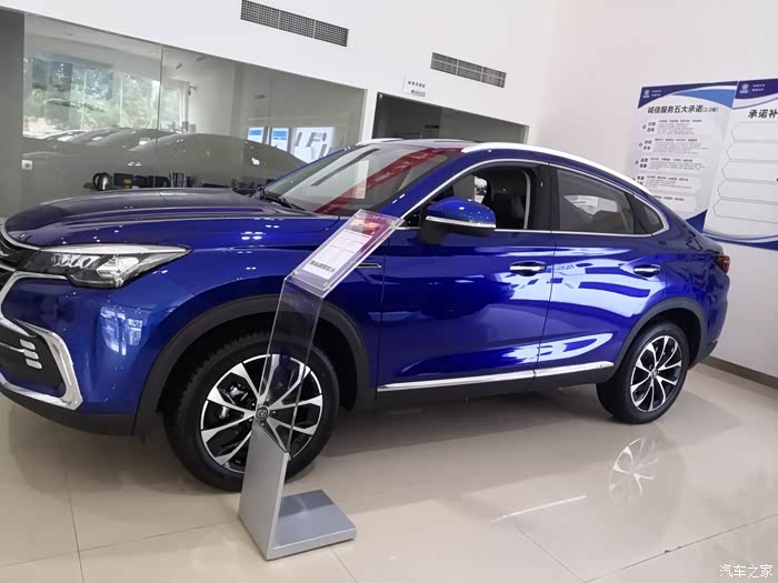 闪瞎眼的宝蓝色suv,你爱了吗?