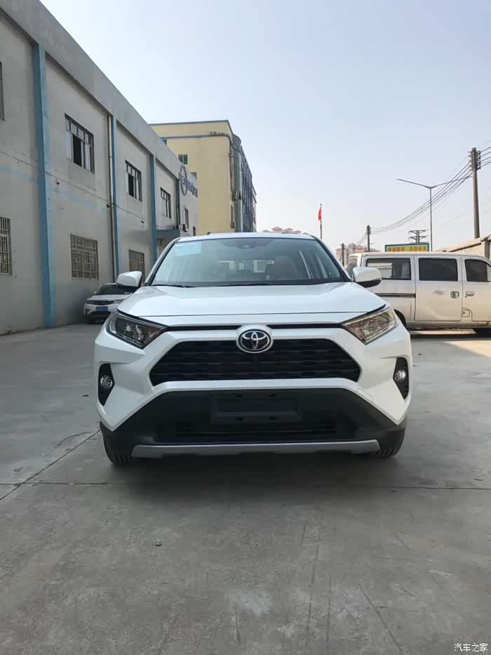 2020款丰田rav4荣放提车作业霸气侧露表示很满意