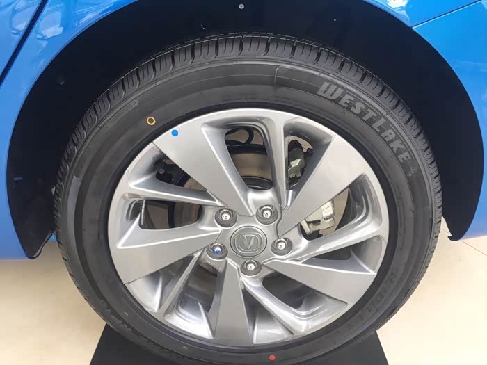 长安全新逸动dt,国产最美家族式前脸