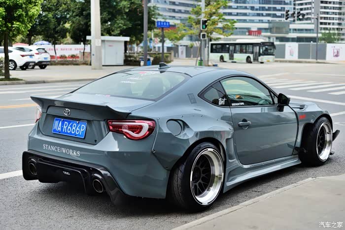 这是火箭兔宽体套件吧