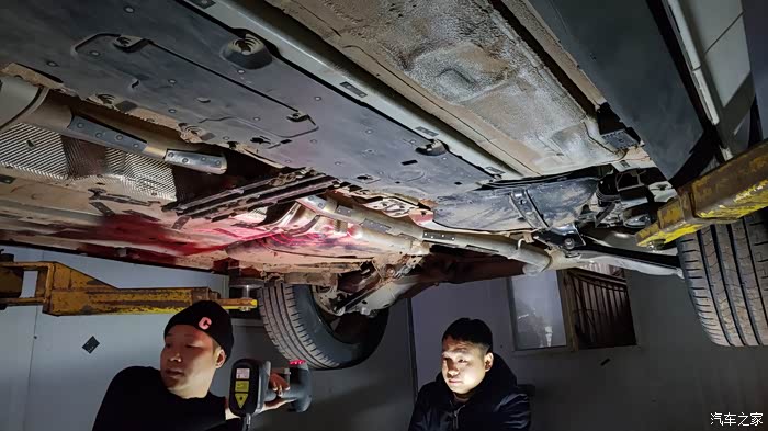 沃尔沃xc60底盘所有塑料护板更换为厚猛钢板实车3d扫描原车孔位