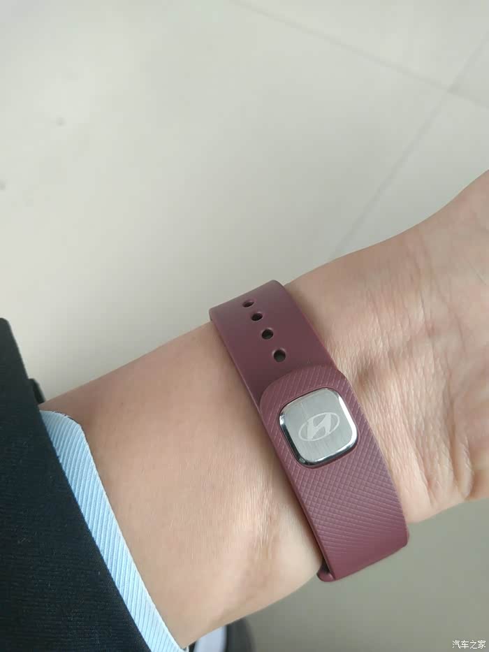 【图】25已到手,手环很不错!_北京现代ix25论坛_汽车之家论坛