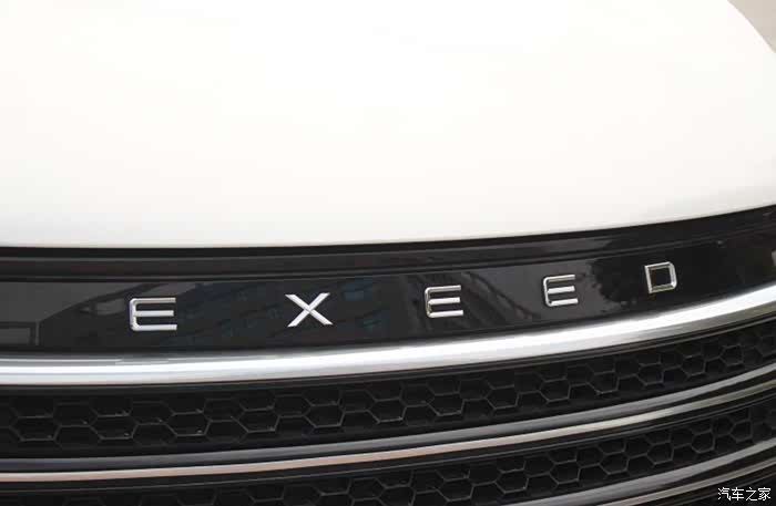 英文字母的车标设计显得整车与其他品牌与众不同.