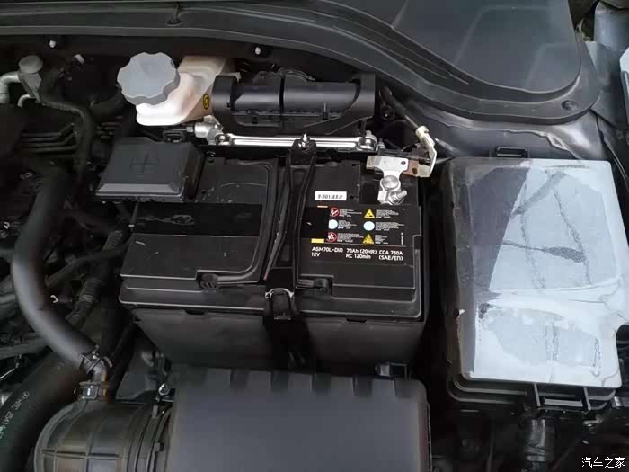 领动蓄电池保养作业