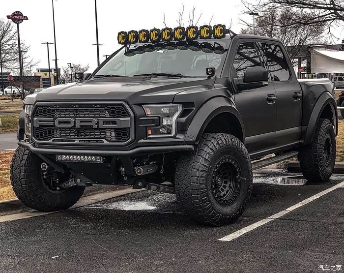 两款皮卡之王还是被猛禽颜控