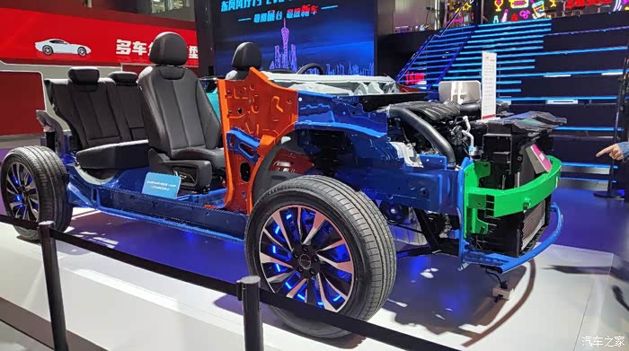 打卡广州车展!东风风行的裸车!