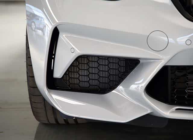 宝马m2前脸依旧是纵向设计的双肾式进气格栅