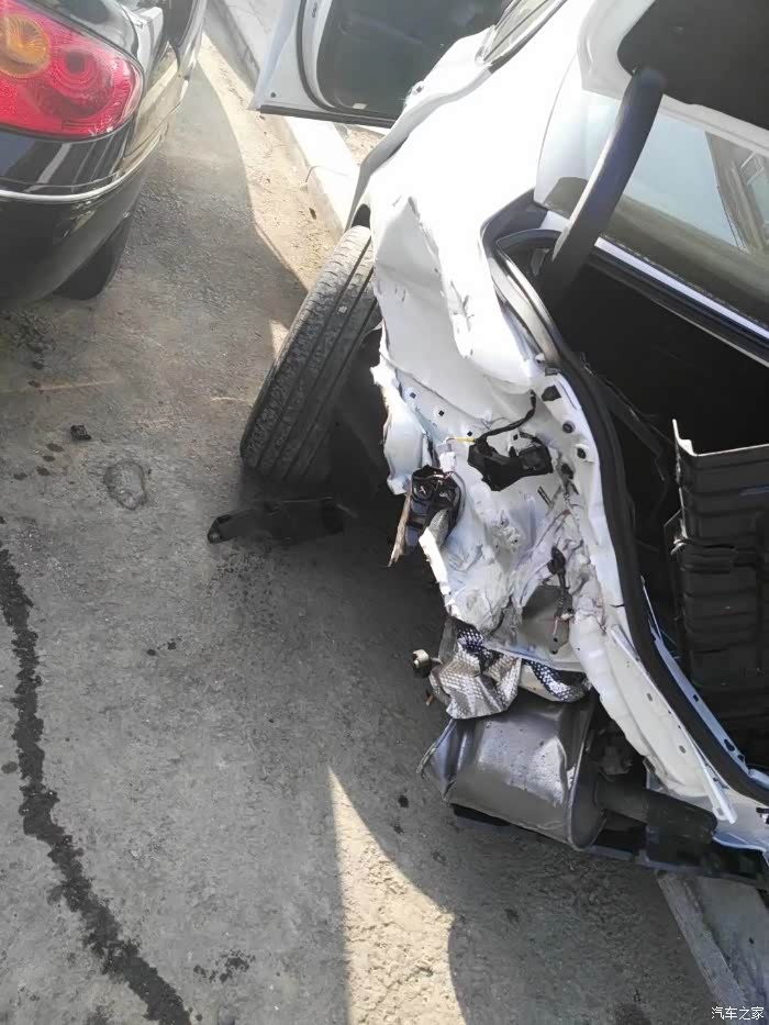 凯美瑞车祸图片直击看了这图我对凯美瑞服了谁敢说不好