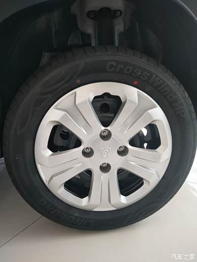 轮毂设计也很精致,不多说,大家用自己的法眼看!