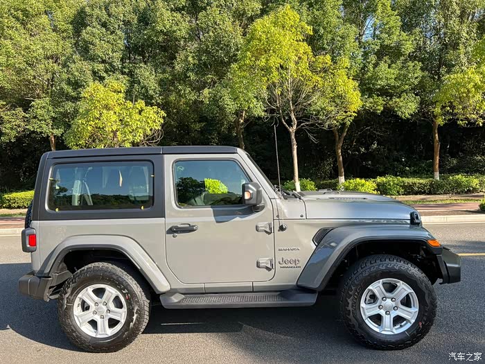 jeep撒哈拉两门