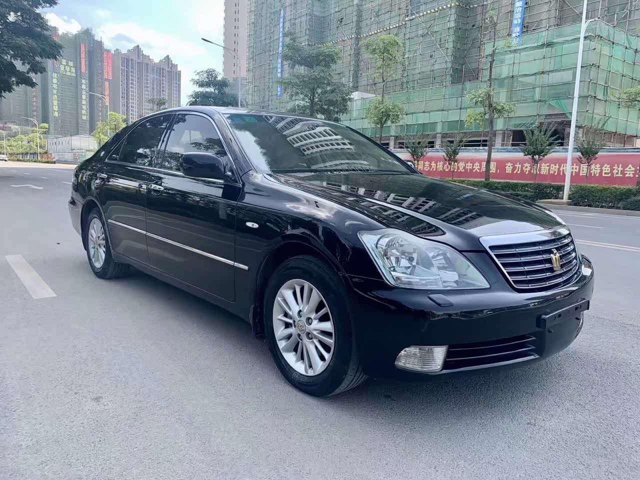 这一代的老款丰田皇冠是非常有情怀的