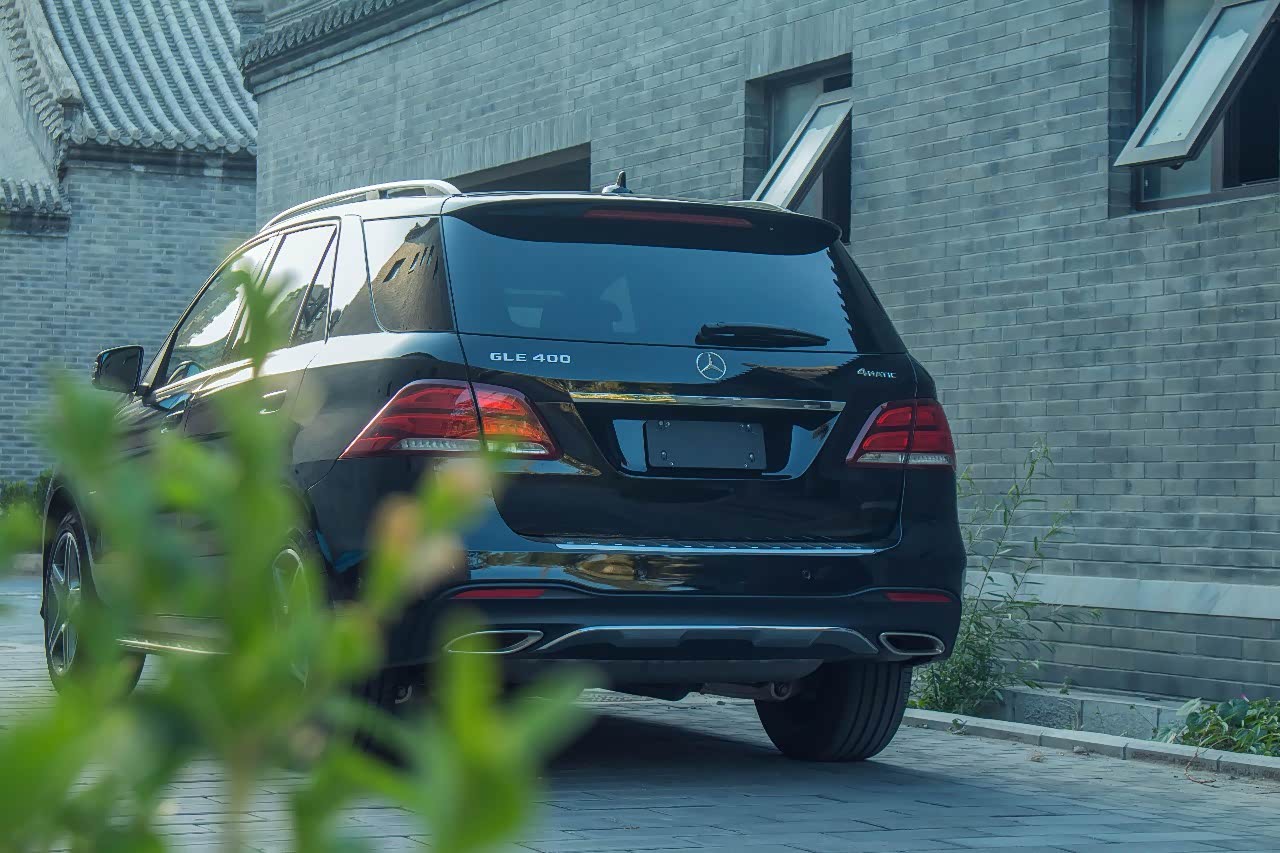 图 鲨鱼鳍的天线,奔驰 gle 的细节设计真的是精致到位