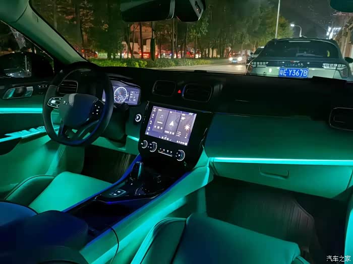 请问有谁改装了领克01的氛围灯!