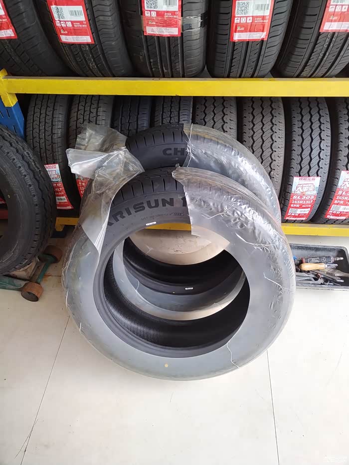 换了两个朝阳一号轮胎