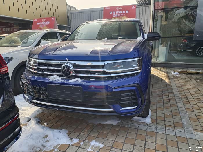 阳光下的你很靓眼蓝色的途昂x