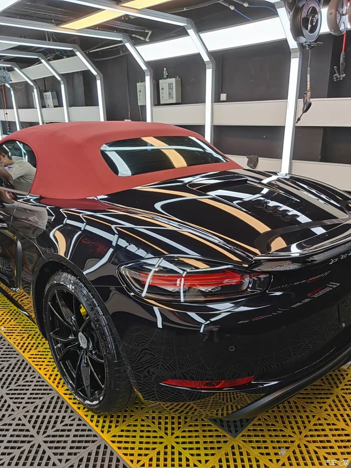 武汉黑红盒子贴个车衣保护一下