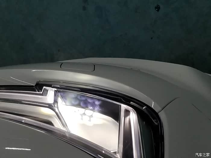 新款奥迪a4l大灯