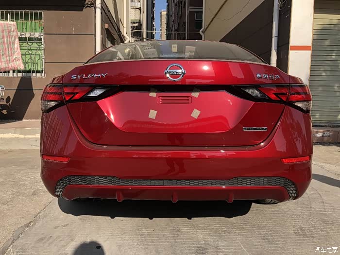 刚提的车楼下拍的第14代轩逸