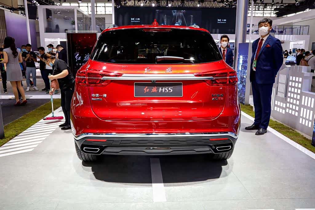 红旗hs5配上这个大红色特别的霸气支持国产