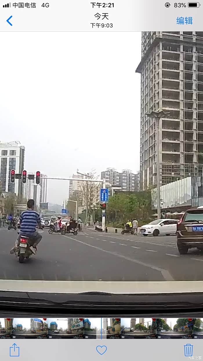 求教:右转的时候不小心闯红灯了,这个红绿灯有拍照的吗?