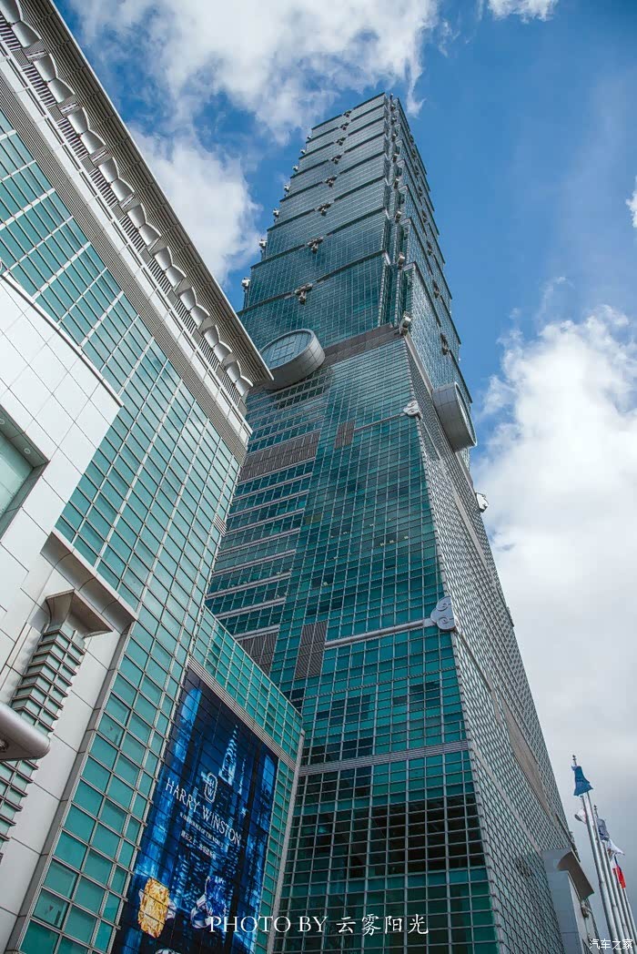 台北101大楼,曾经的世界第高楼,可以俯瞰整个台北市,夜景更是漂亮.