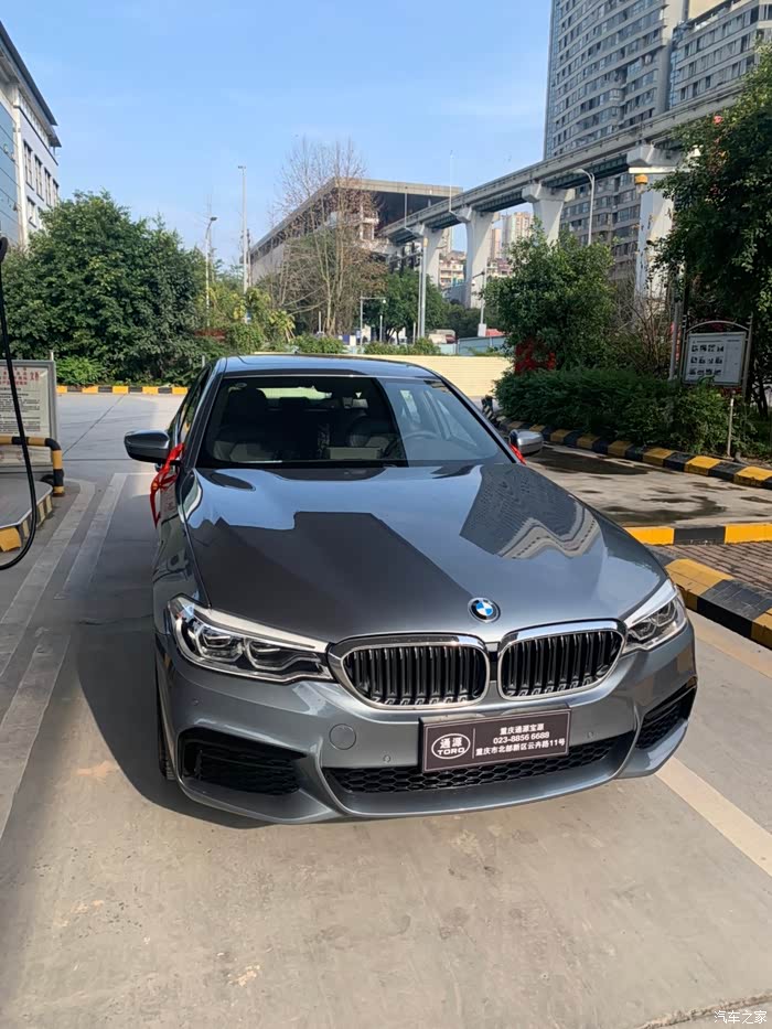 喜提进口宝马525i石青色深蓝内饰