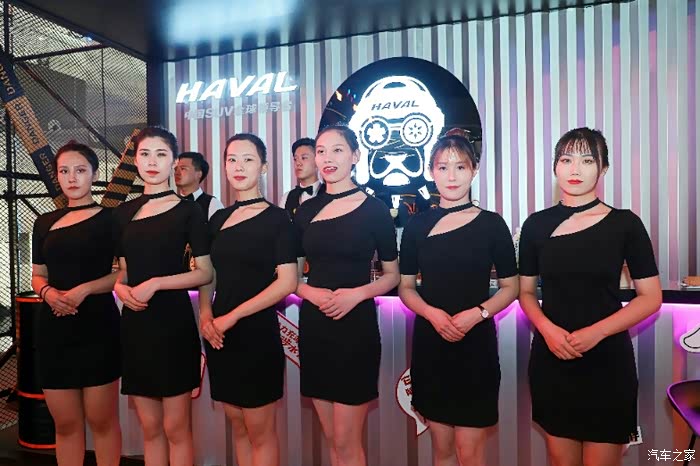 这美女一排排真养眼