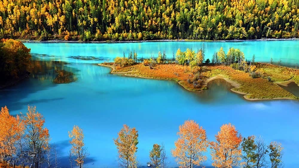 新疆山河湖泊风光,大自然的壮观景色,白云碧水,雨雾蒙蒙