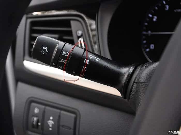 名图后雾灯怎么打开的呢