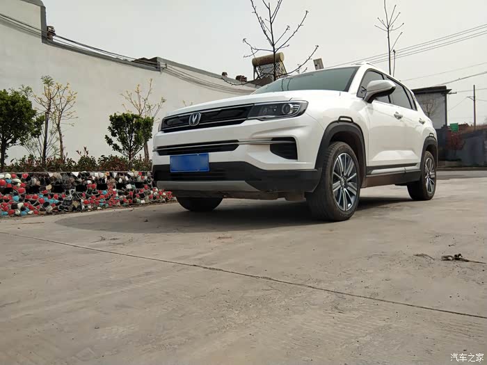 35plus搪塑仪表台美感质感兼具同时又易于操作