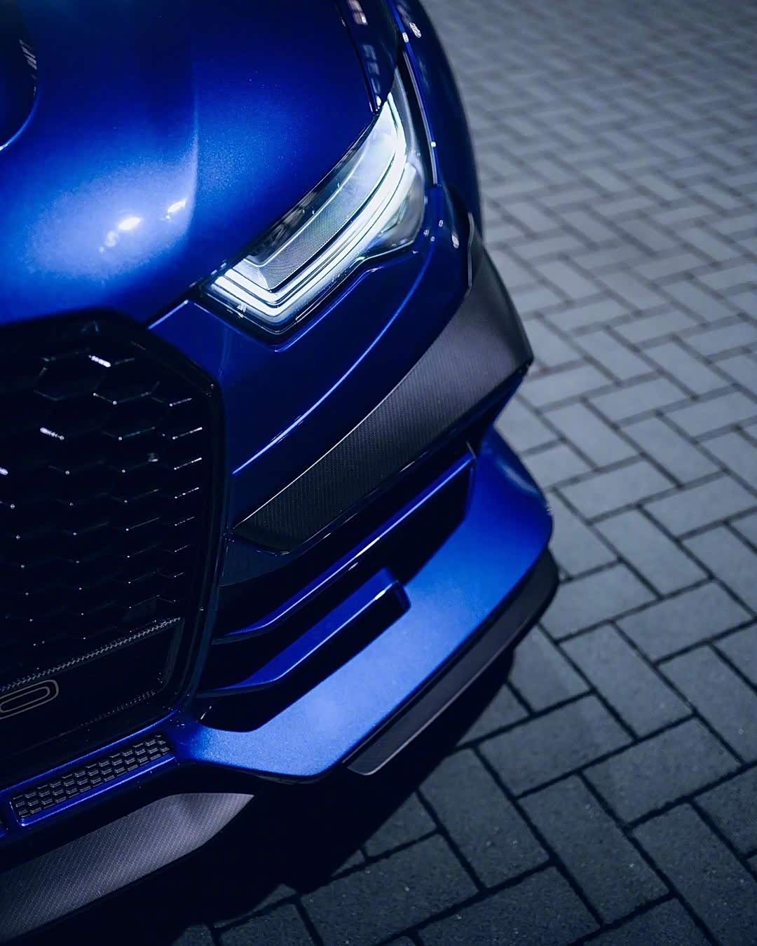 奥迪rs6这款蓝色的奥迪我超喜欢