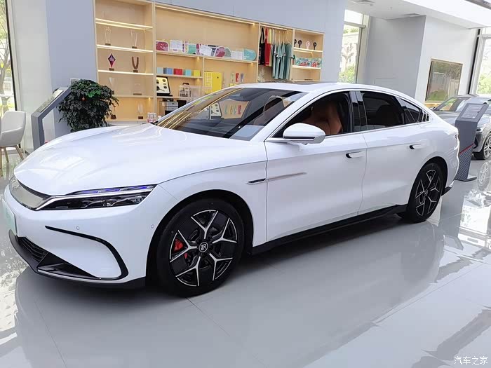 22款汉ev715km旗舰白色你们觉得好看吗