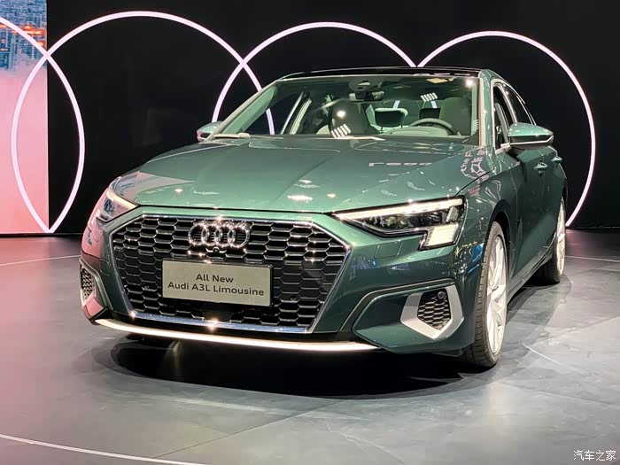 车展抢先看,墨绿色的奥迪走一个.