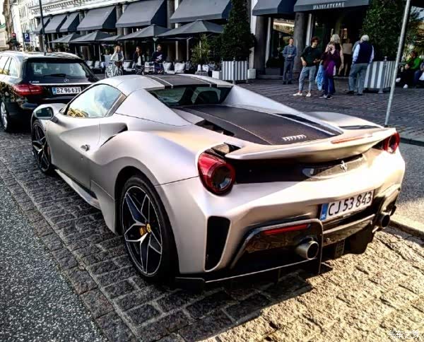 月光银法拉利488pista,太帅了