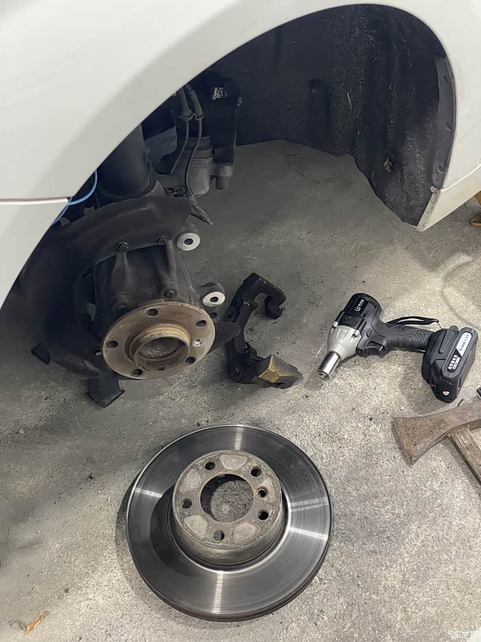 自己动手换了个打孔刹车盘  便宜货  全套才七百多
