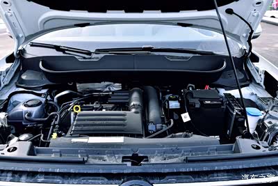 探影目前有两种动力分别1.5l自然吸气发动机1.