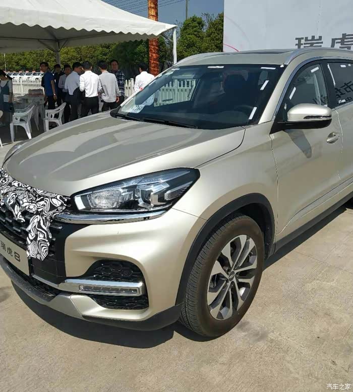 瑞虎8大漠金,好看不