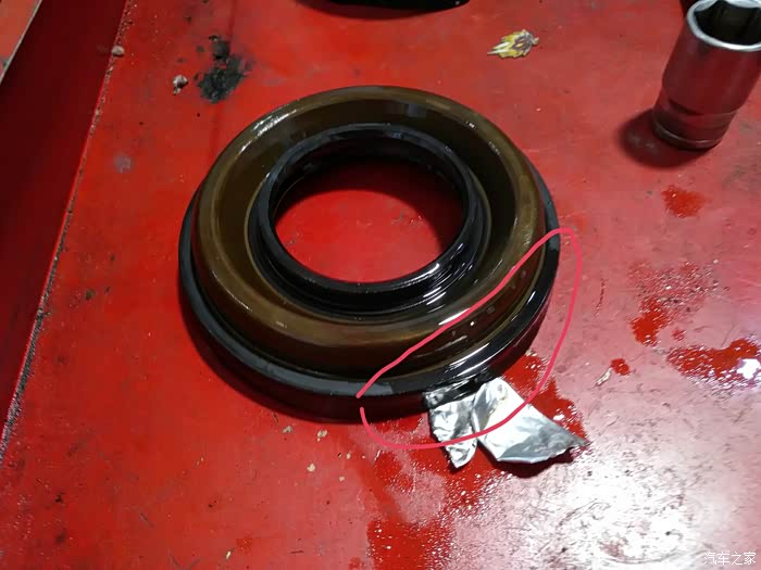 2500换差速器油封,1万另一边又漏了
