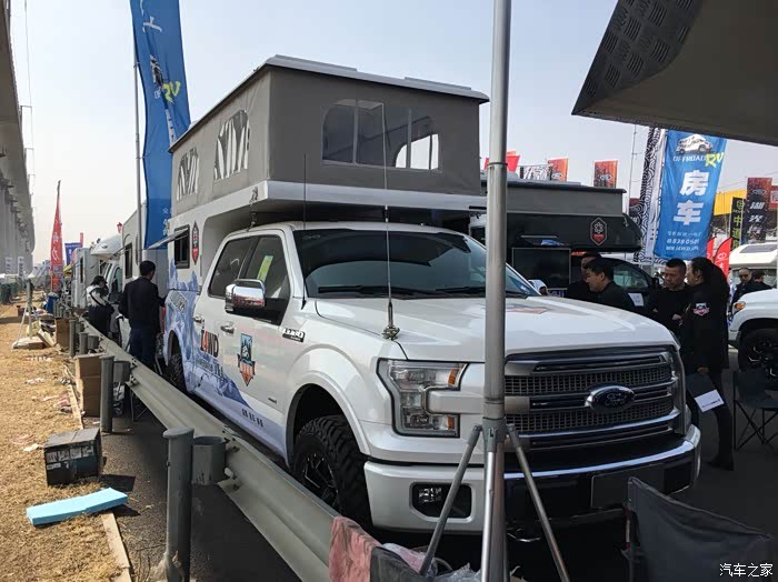 走马观花房车展