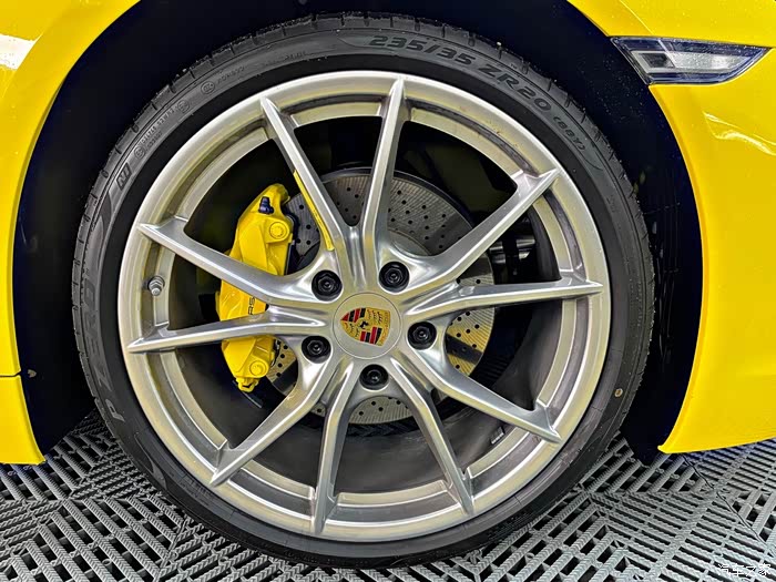 保时捷卡钳改色完毕好的