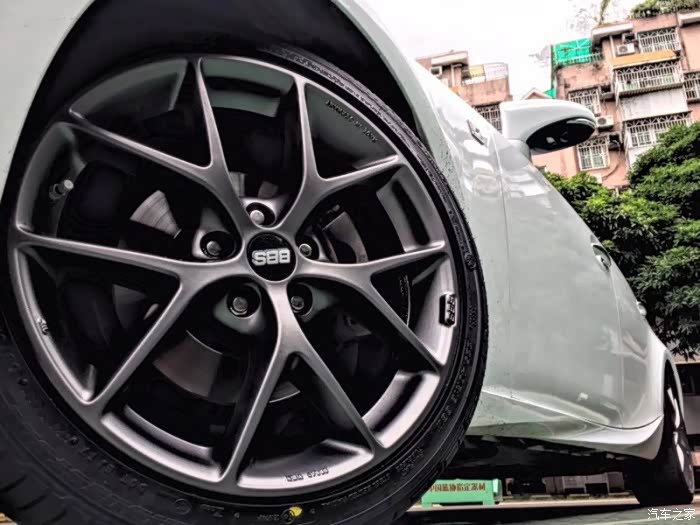 钛银色车到底配什么颜色轮毂好看?