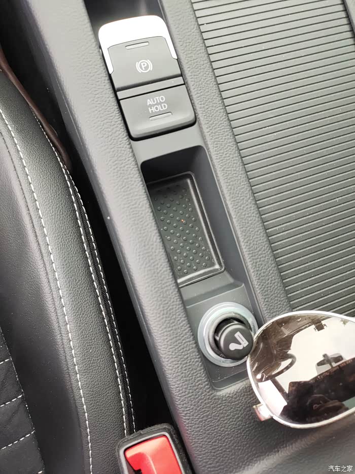 关于迈腾手套箱内的sd卡槽