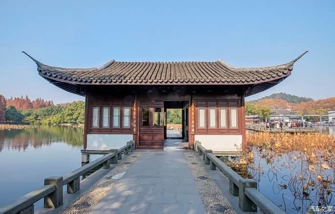 西湖乘船荷风院曲