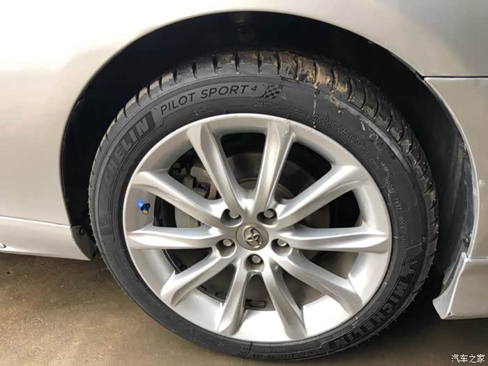 刚刚换的锐志轮胎